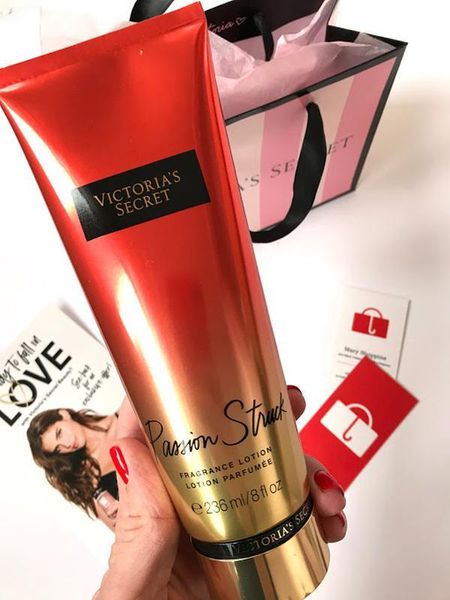 Лосьйон для тіла Victoria's Secret Passion Struck Fragrance Lotion 236ml Вікторія Секрет Пристрасть вразила 1083228303 фото